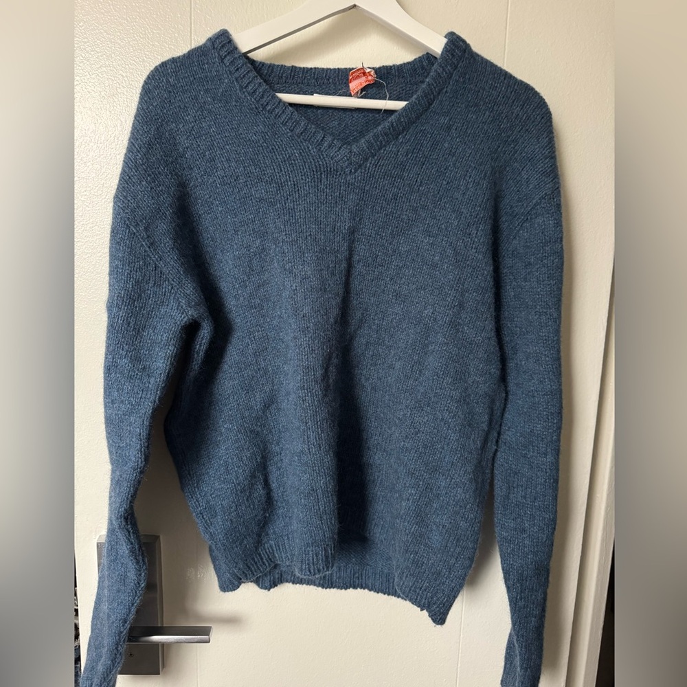 Chunky sheep wool v neck sweater